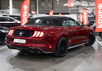 Подержанный автомобиль Ford Mustang Convertible 2019 года (13 фото)