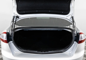 Подержанный автомобиль Ford Mondeo Sedan 2014 года (15 фото)