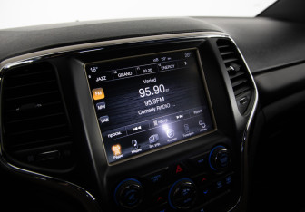 Подержанный автомобиль Jeep Grand Cherokee 2013 года (17 фото)
