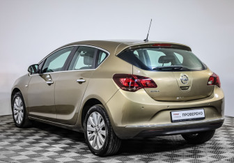 Подержанный автомобиль Opel Astra Hatchback 2012 года (7 фото)