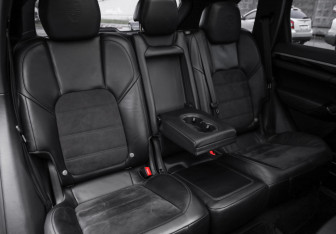 Подержанный автомобиль Porsche Cayenne 2016 года (32 фото)