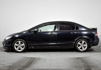 Подержанный автомобиль Honda Civic Sedan 2008 года (8 фото)