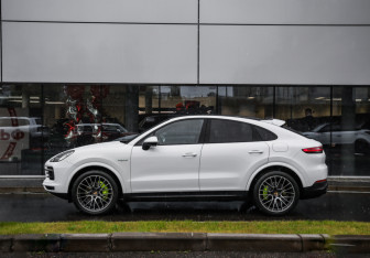 Подержанный автомобиль Porsche Cayenne 2021 года (9 фото)
