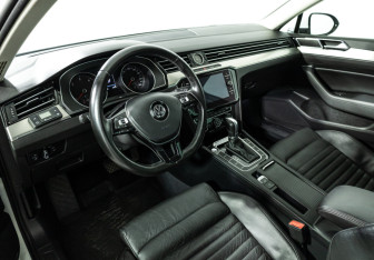 Подержанный автомобиль Volkswagen Passat Sedan 2018 года (11 фото)