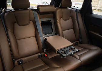 Подержанный автомобиль Volvo XC60 2021 года (34 фото)