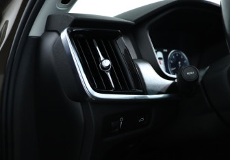 Подержанный автомобиль Volvo V90 Cross Country 2017 года (23 фото)