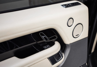 Подержанный автомобиль Land Rover Range Rover 2019 года (26 фото)