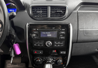 Подержанный автомобиль Nissan Terrano 2017 года (16 фото)