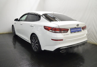 Подержанный автомобиль Kia Optima Sedan 2018 года (7 фото)