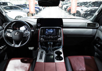 Подержанный автомобиль Lexus LX 2022 года (20 фото)