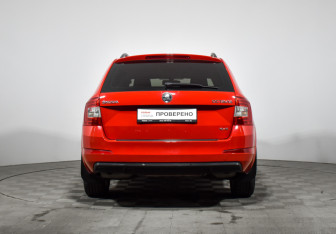Подержанный автомобиль Skoda Octavia Wagon 2014 года (6 фото)