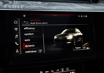 Подержанный автомобиль Audi e-tron 2021 года (17 фото)