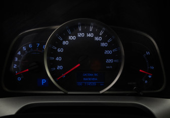 Подержанный автомобиль Toyota RAV4 2013 года (20 фото)