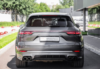 Подержанный автомобиль Porsche Cayenne 2020 года (7 фото)