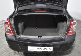 Подержанный автомобиль Chevrolet Cobalt Sedan 2013 года (18 фото)