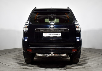 Подержанный автомобиль Toyota Land Cruiser Prado 2021 года (6 фото)