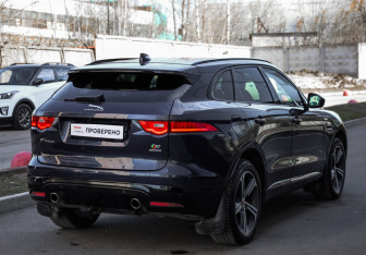 Подержанный автомобиль Jaguar F-Pace 2017 года (5 фото)