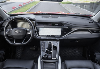 Подержанный автомобиль Geely Atlas Pro 2022 года (11 фото)