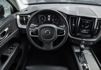 Подержанный автомобиль Volvo XC60 2018 года (13 фото)