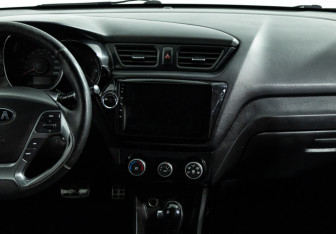 Подержанный автомобиль Kia Rio Sedan 2015 года (14 фото)