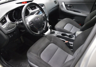 Подержанный автомобиль Kia Ceed Hatchback 2015 года (10 фото)