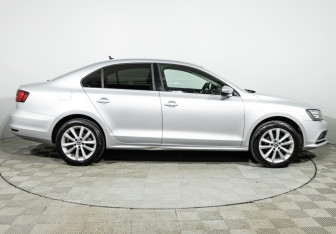 Подержанный автомобиль Volkswagen Jetta Sedan 2014 года (4 фото)