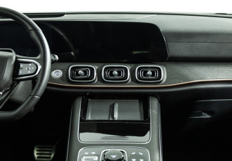 Подержанный автомобиль Jaecoo J8 2024 года (14 фото)