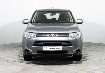 Подержанный автомобиль Mitsubishi Outlander 2013 года (2 фото)