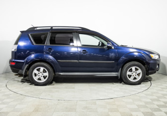Подержанный автомобиль Mitsubishi Outlander 2011 года (4 фото)