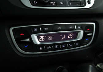 Подержанный автомобиль Renault Scenic 2012 года (17 фото)