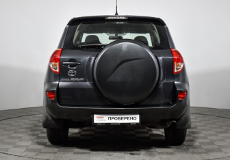 Подержанный автомобиль Toyota RAV4 2008 года (6 фото)