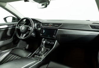 Подержанный автомобиль Skoda Superb Liftback 2018 года (9 фото)