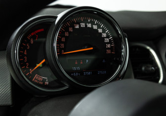 Подержанный автомобиль MINI Hatch 2021 года (12 фото)