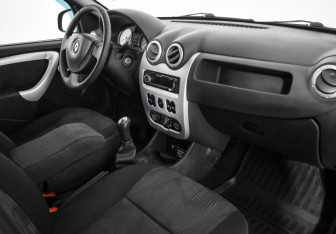 Подержанный автомобиль Renault Logan Sedan 2012 года (12 фото)