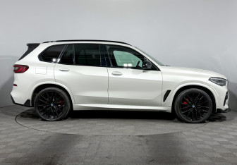 Подержанный автомобиль BMW X5 2021 года (4 фото)