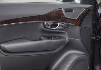 Подержанный автомобиль Volvo XC90 2016 года (26 фото)