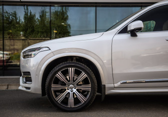 Подержанный автомобиль Volvo XC90 2020 года (11 фото)