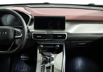 Подержанный автомобиль Geely Coolray 2023 года (14 фото)