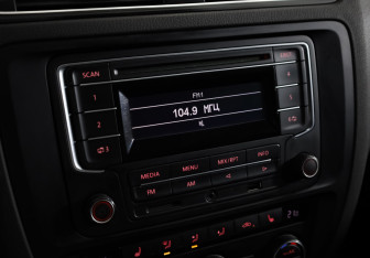 Подержанный автомобиль Volkswagen Jetta Sedan 2015 года (12 фото)