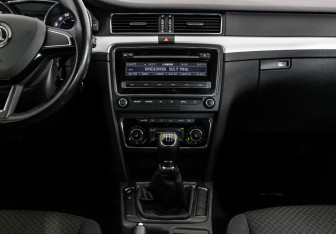 Подержанный автомобиль Skoda Superb Liftback 2014 года (11 фото)