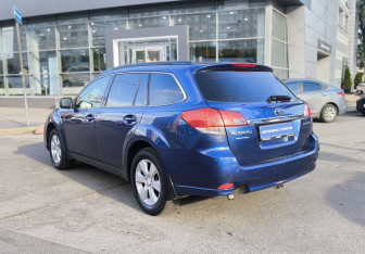 Подержанный автомобиль Subaru Outback Wagon 2010 года (6 фото)