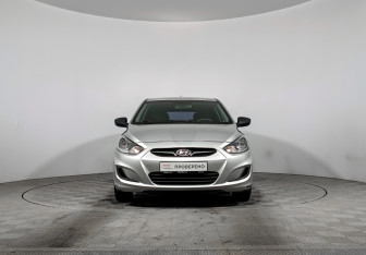 Подержанный автомобиль Hyundai Solaris Hatchback 2014 года (2 фото)