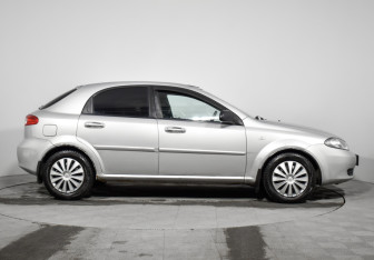 Подержанный автомобиль Chevrolet Lacetti Hatchback 2008 года (4 фото)