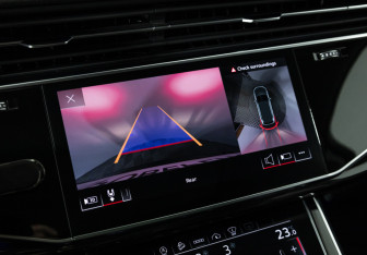 Подержанный автомобиль Audi Q7 2021 года (19 фото)