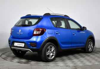 Подержанный автомобиль Renault Sandero 2018 года (5 фото)