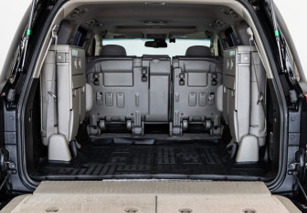 Подержанный автомобиль Toyota Land Cruiser Suv 2010 года (31 фото)