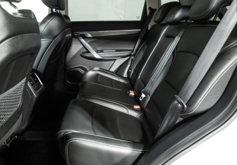 Подержанный автомобиль Geely Atlas Pro 2024 года (10 фото)