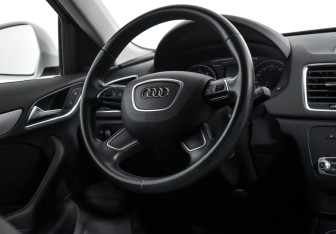 Подержанный автомобиль Audi Q3 2015 года (15 фото)