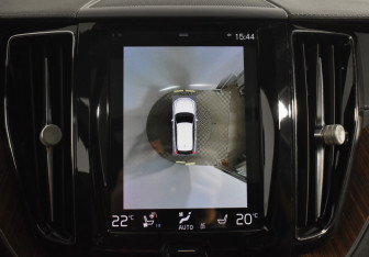 Подержанный автомобиль Volvo XC60 2021 года (15 фото)