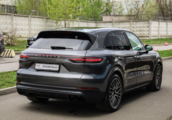 Подержанный автомобиль Porsche Cayenne 2018 года (6 фото)